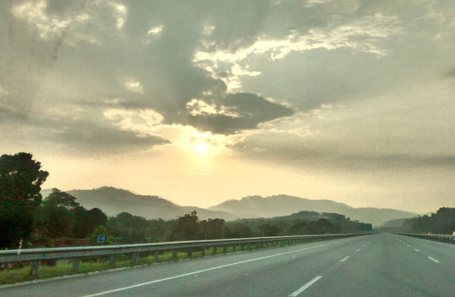 HOW DOES FEED-IN TARIFF SCHEME WORK?