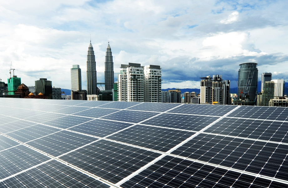 HOW DOES SOLAR POWER WORK?